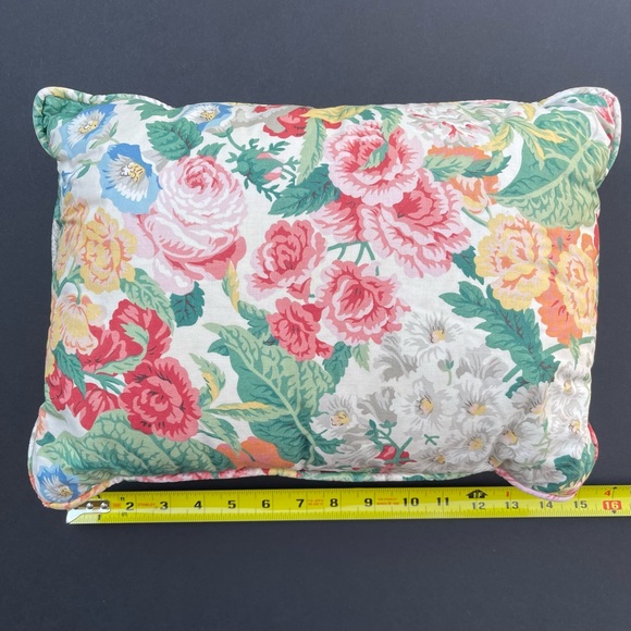 Pair of Floral Accent Pillows - Picture 4 of 6